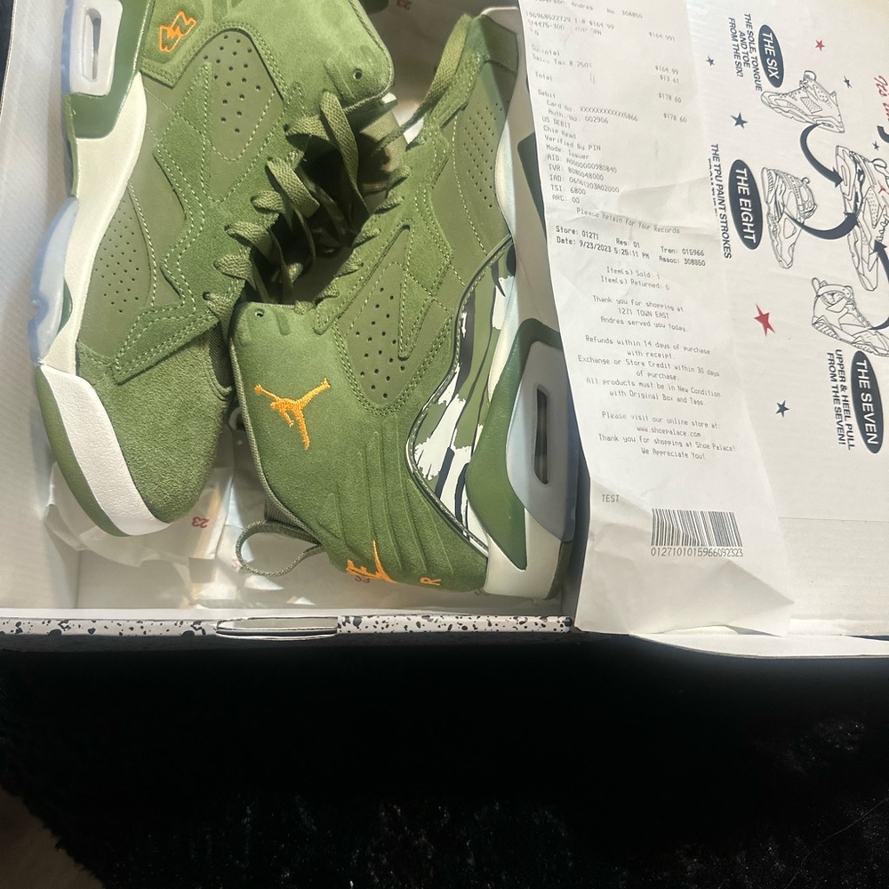 Air Jordan 6 Retro Green Sneakers